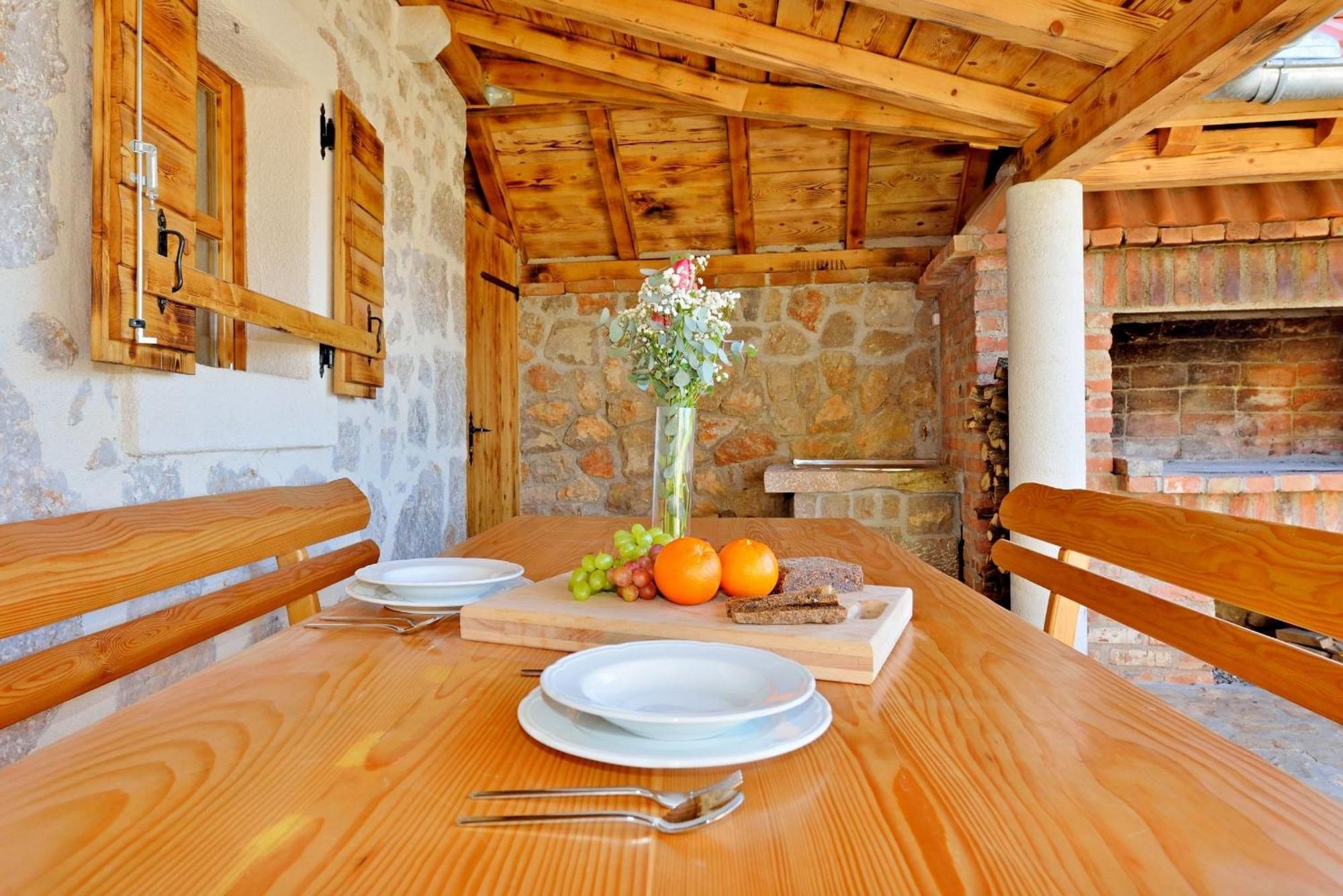 House Martelina Villa สตารีกราด-ปาเคลนีซา ภายนอก รูปภาพ