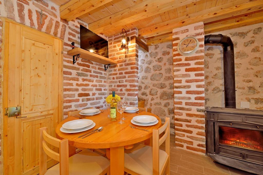 House Martelina Villa สตารีกราด-ปาเคลนีซา ภายนอก รูปภาพ